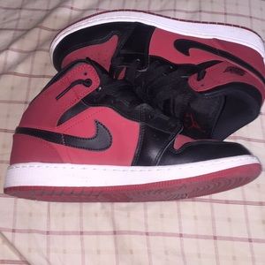 Jordan 1s (mid)